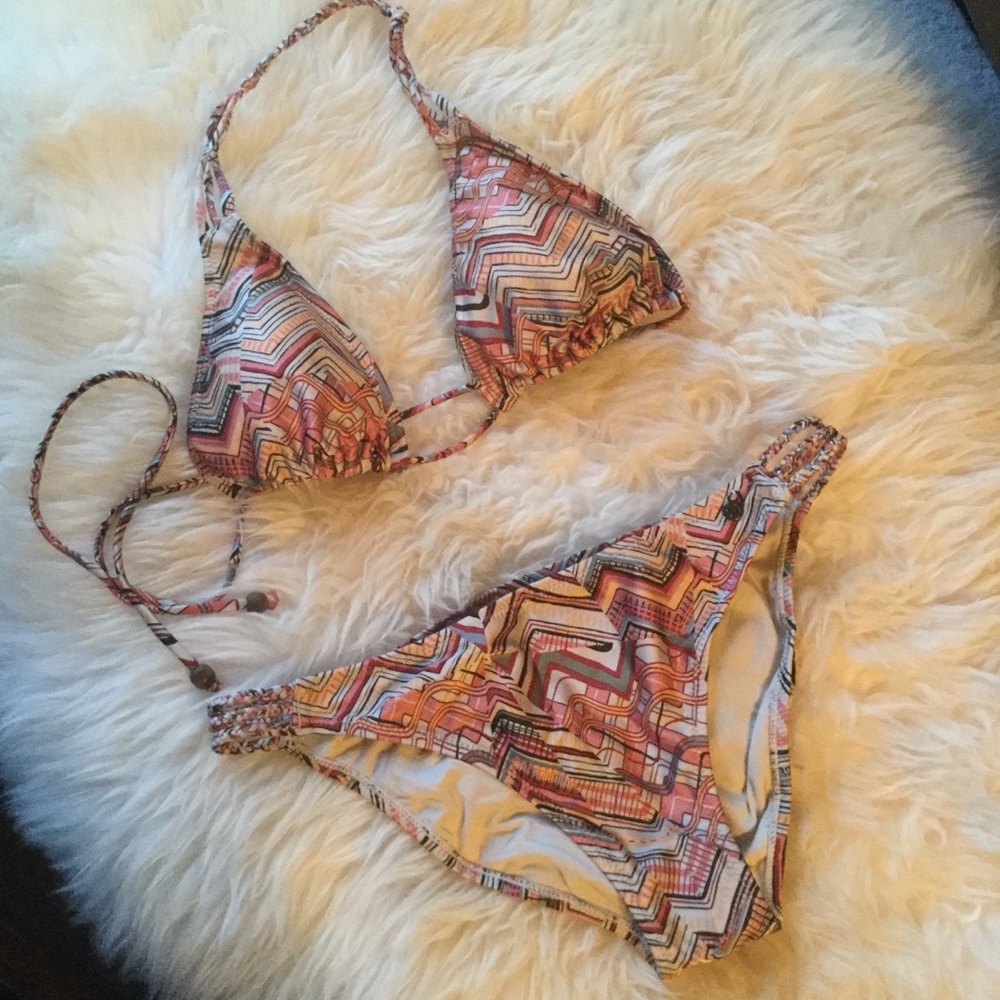 Insight triangle bikini geometric pattern